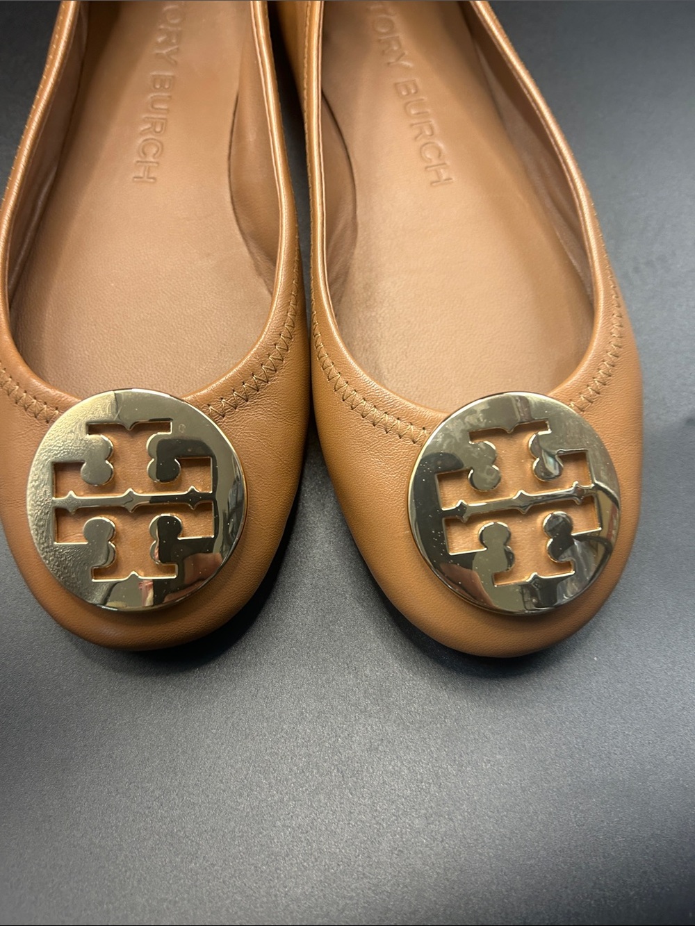 Tory Burch Tan Leather Logo Ballet Flats - Picture 3 of 6
